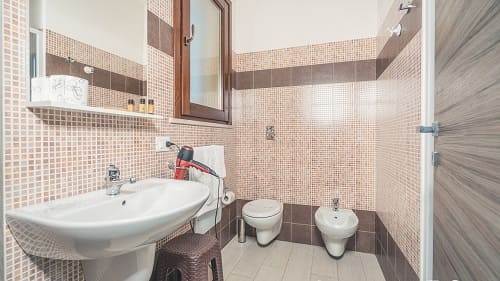 Marsala: Badezimmer der Superiorzimmer