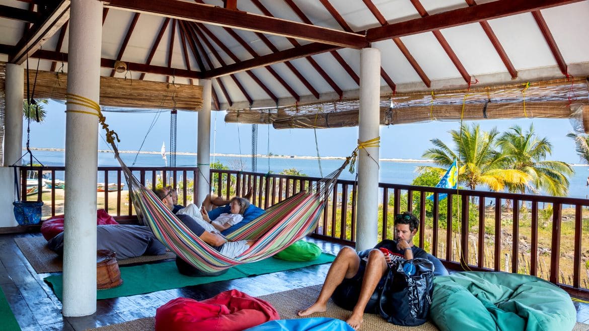 Kalpitiya: Chillout-Bereich mit Blick auf die Lagune