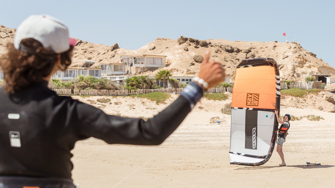 Dakhla: Erste Flugübungen an Land Dakhla: Erste Flugübungen an Land