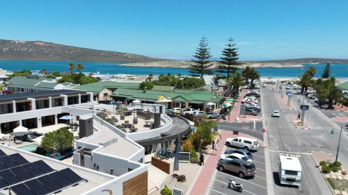 Langebaan: Das Kitehotel liegt nur wenige Meter vom Strand entfernt Langebaan: Das Kitehotel liegt nur wenige Meter vom Strand entfernt