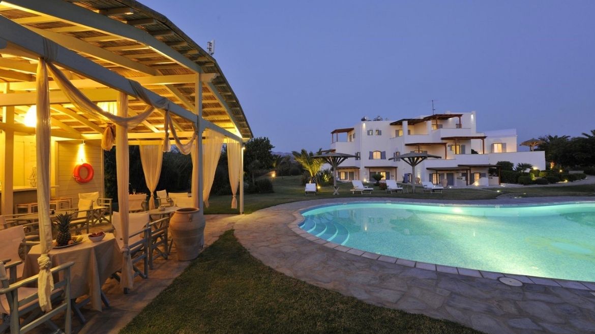 Naxos: Die Surfer Appartements am Abend Naxos: Die Surfer Appartements am Abend