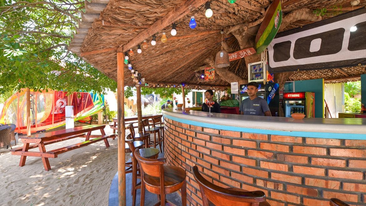 Kalpitiya: Den Tag entspannt ausklingen lassen an der Bar der Palmen Bungalows Kalpitiya: Den Tag entspannt ausklingen lassen an der Bar der Palmen Bungalows