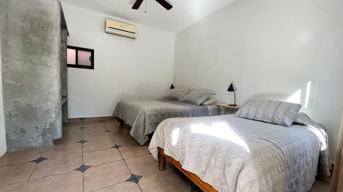 Die Innenhof Zimmer verfügen über ein Doppelbett oder Twinbetten