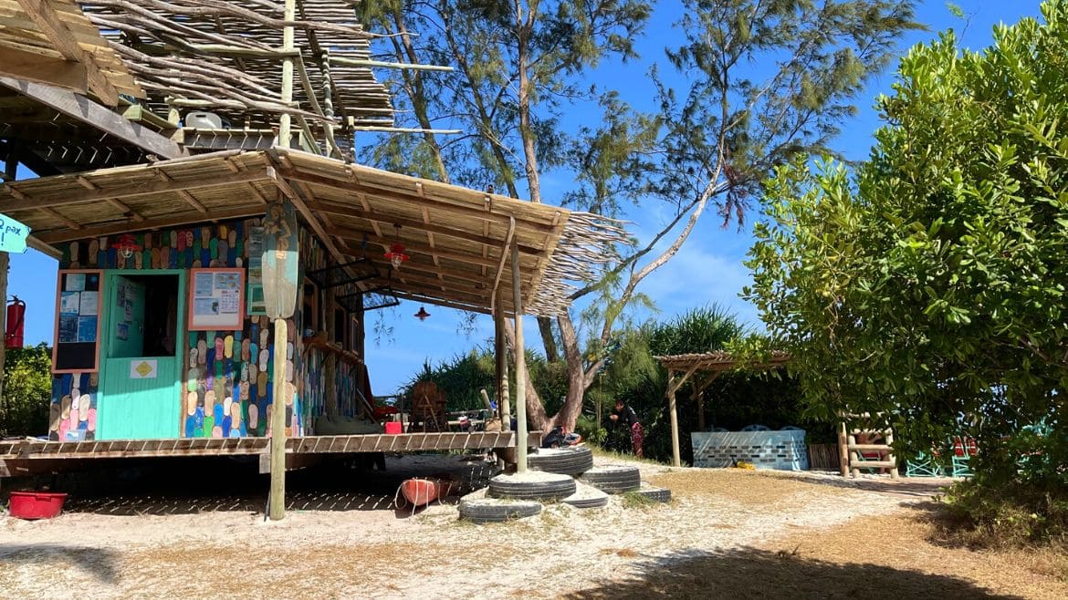 Kilifi: Die Kitesurf Station liegt direkt neben der Beachbar