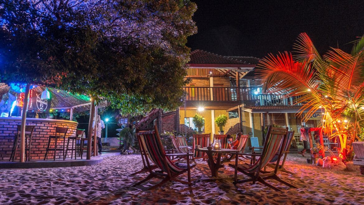 Kalpitiya: Die Surf Cabanas am Abend Kalpitiya: Die Surf Cabanas am Abend