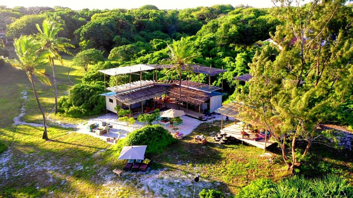 Kilifi: Blick auf die Kitesurf Station und Beachbar direkt auf dem Gelände des Eco Surf Cottage
