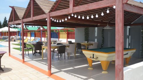 Theologos: Außenterrasse der Surf Studios