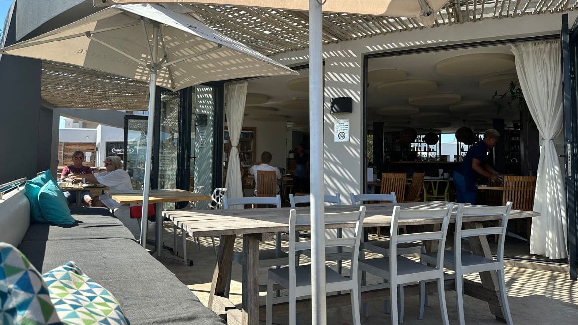 Langebaan: Entspannen auf der Terrasse des Restaurants Langebaan: Entspannen auf der Terrasse des Restaurants