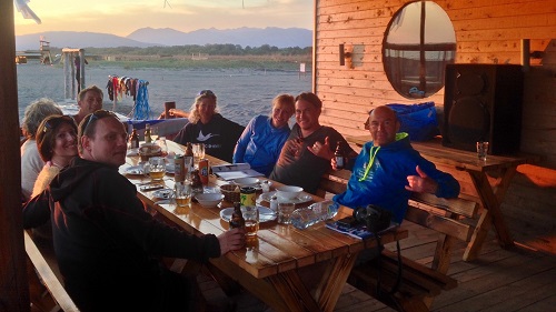 Ulcinj: gemeinsames Abendessen an der Kitesurfstation Ulcinj: gemeinsames Abendessen an der Kitesurfstation