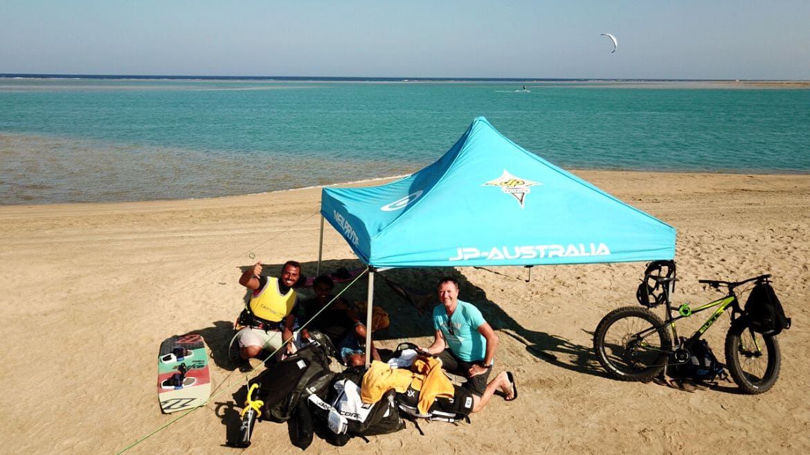 El Naaba: Kiter an der Lagune der Kite- und Wing/Windsurf Station