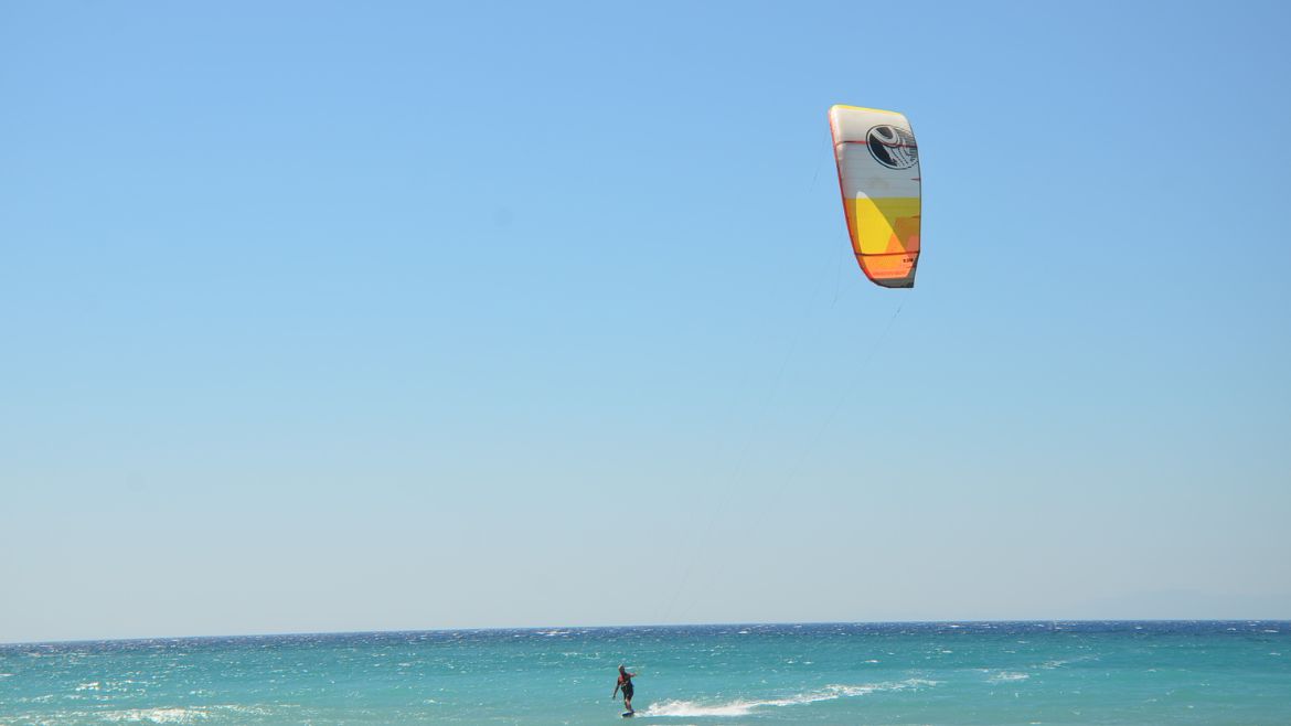 Rhodos Theologos: Kitesurfer in Theologos