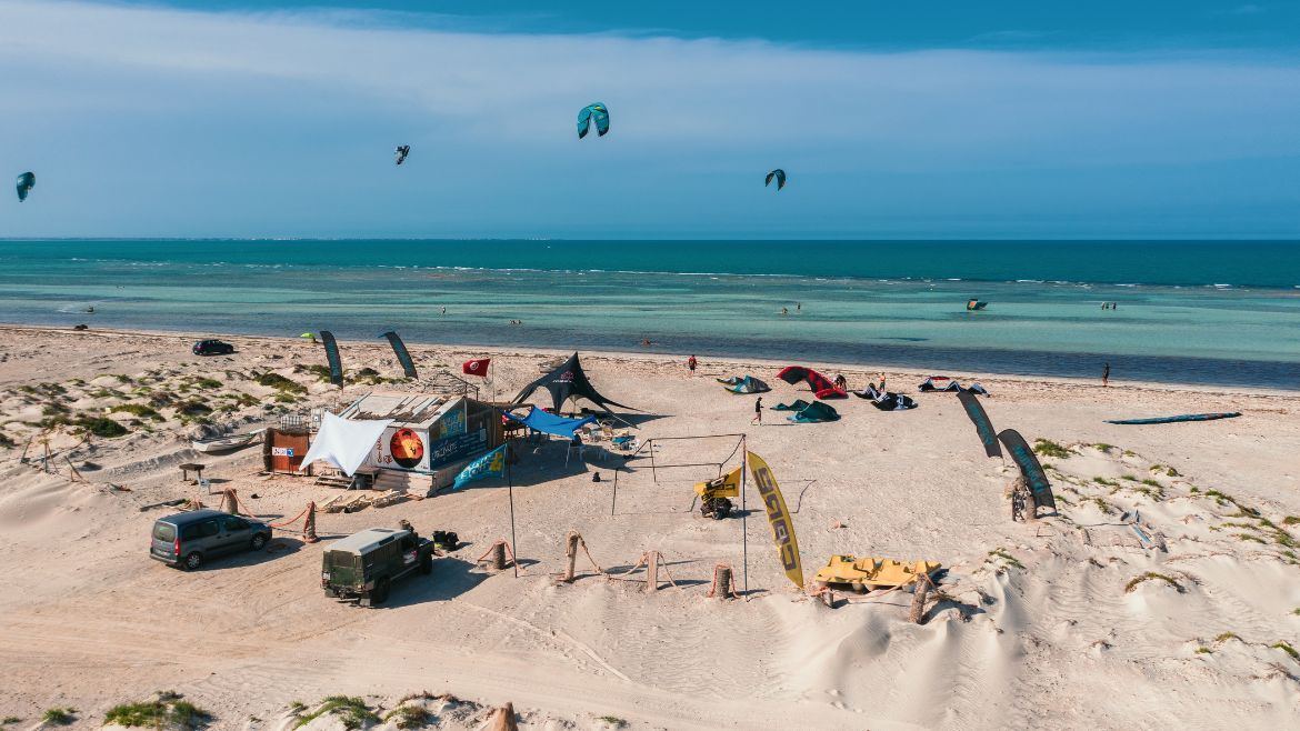 Zarzis: Kitesurfen direkt vor der Station