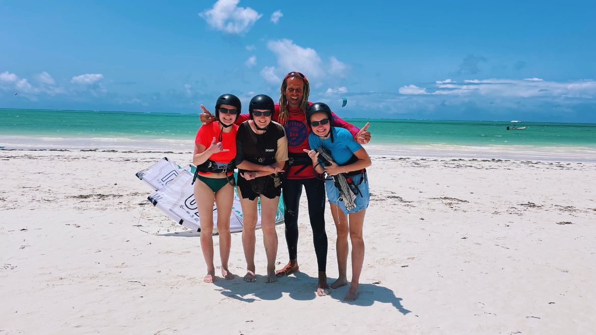 Kitelehrer Martin und seine Schüler