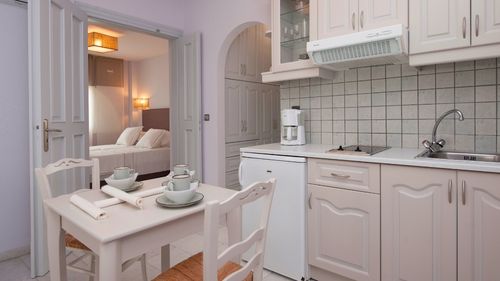 Naxos: Koch- und Esssbereich der Appartements im OG Naxos: Koch- und Esssbereich der Appartements im OG