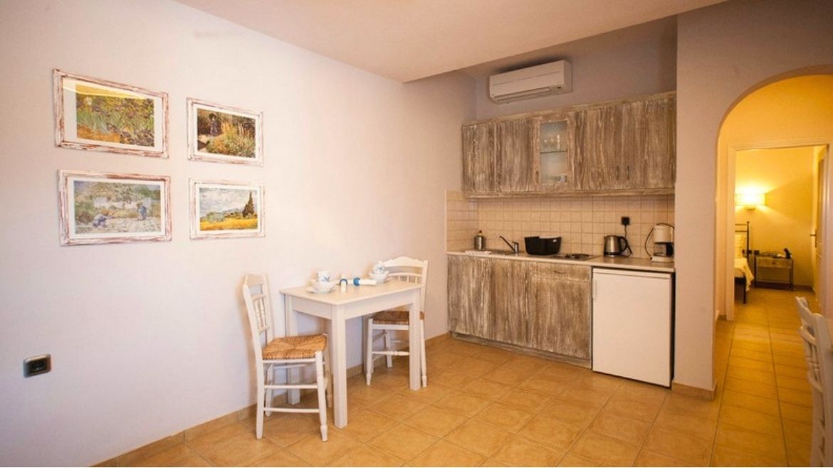 Naxos: Koch- und Essbereich der Appartements im EG Naxos: Koch- und Essbereich der Appartements im EG