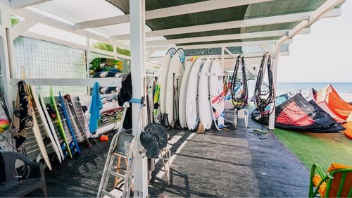 Materialmiete und Lagerung: Material ohne Ende auf Rhodos Theologos