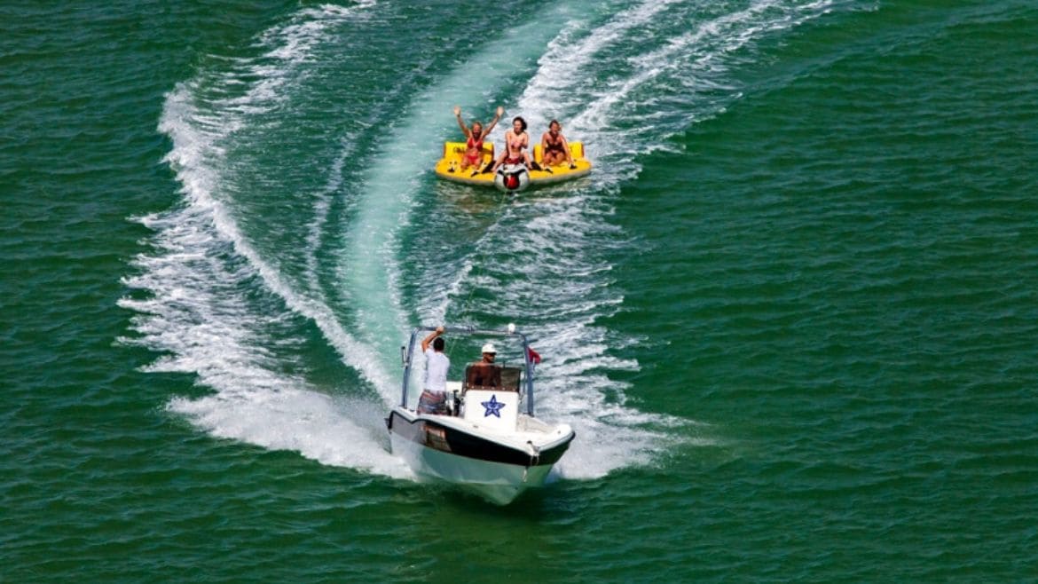 Dakhla: Mega Fun-Boot bietet die Kite- und Wingsurf Station alternativ an Dakhla: Mega Fun-Boot bietet die Kite- und Wingsurf Station alternativ an