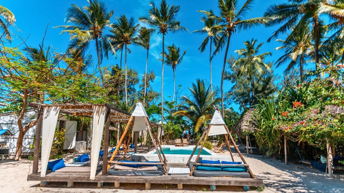 Poolbereich der Strand Bungalows