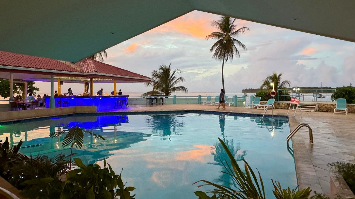 Tobago: Poolbereich des Komforthotels Tobago: Poolbereich des Komforthotels
