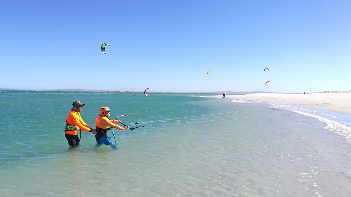 Langebaan: Schulungsbild in der Lagune mit fantastischen Wasserfarben