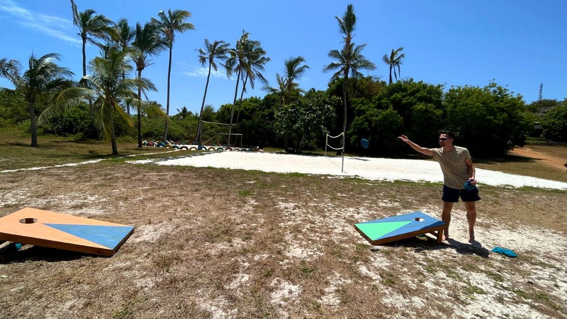 Kilifi: eine Runde Sackloch spielen 