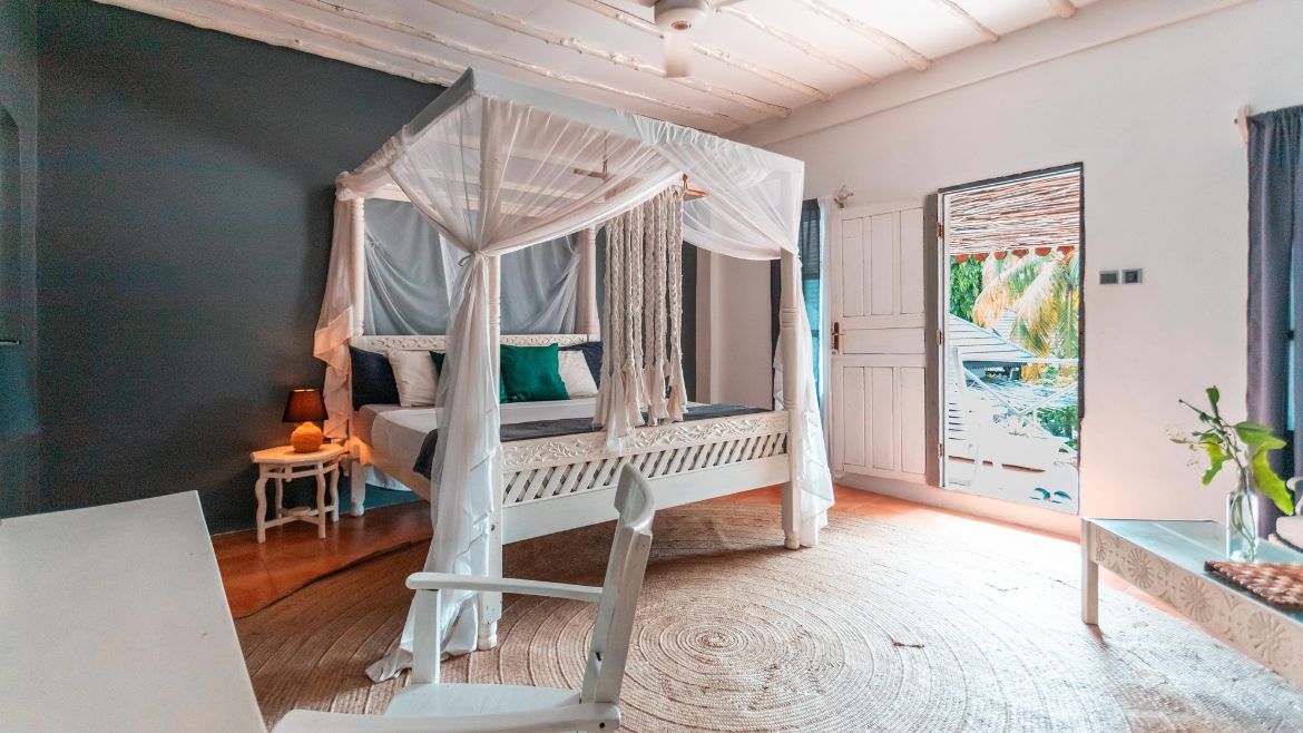 Schlafbereich Poolzimmer im Surfhotel