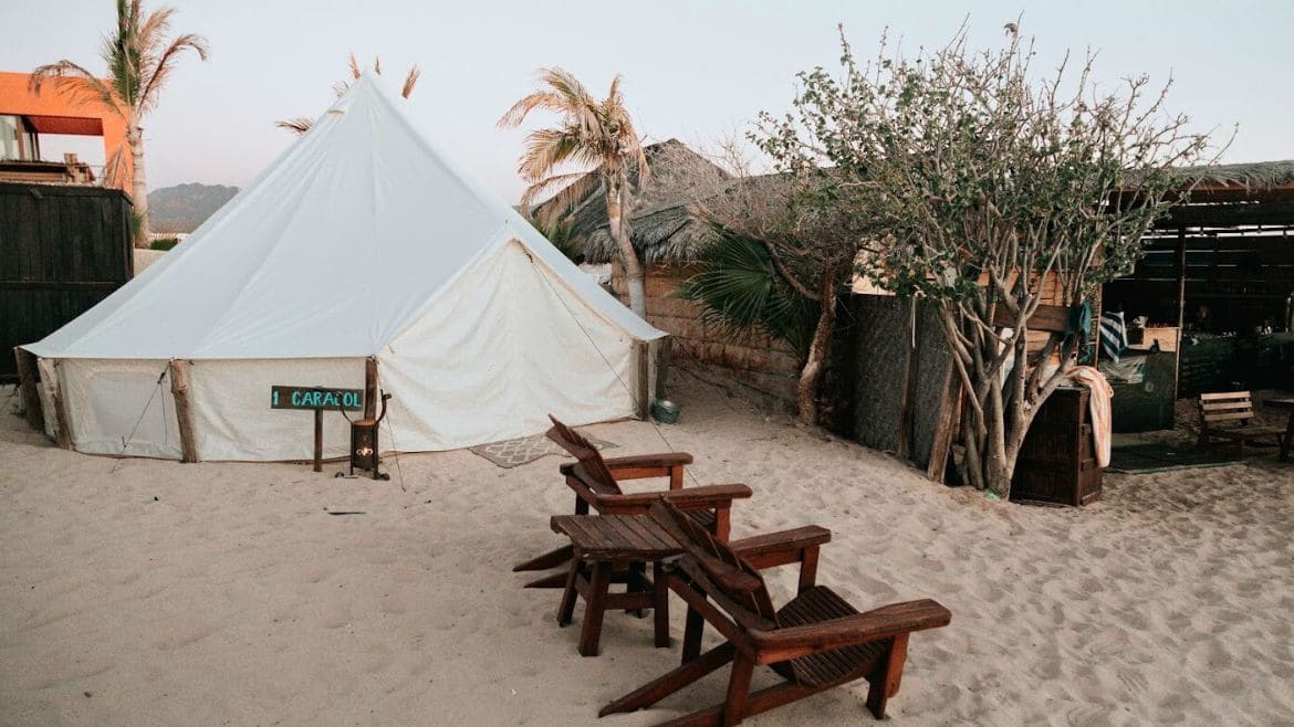 La Ventana: Sitzbereich direkt vorm Zelt La Ventana: Sitzbereich direkt vorm Zelt