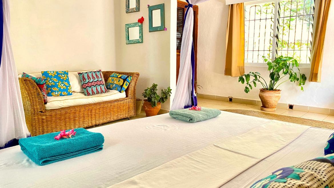 Kilifi: Sitzbereich im King Zimmer mit Privatbad