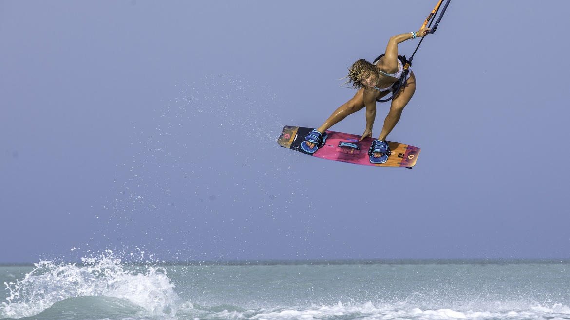 Hamata: Sprungübungen direkt an der Kitesurfstation.