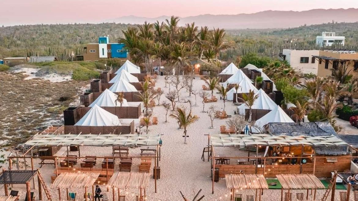 La Ventana: Übersicht der Anlage mit Kitesurf Station und Unterkunft La Ventana: Übersicht der Anlage mit Kitesurf Station und Unterkunft