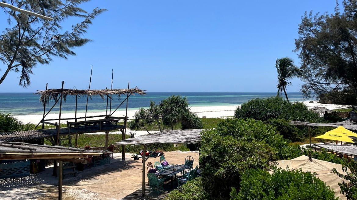 Kilifi: Vom oberen Chillout-Bereich den Blick auf das Meer genießen Kilifi: Vom oberen Chillout-Bereich den Blick auf das Meer genießen
