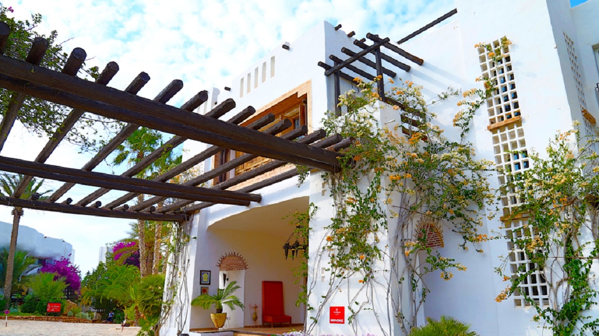 Djerba-Zarzis: Vorderansicht des Komforthotels