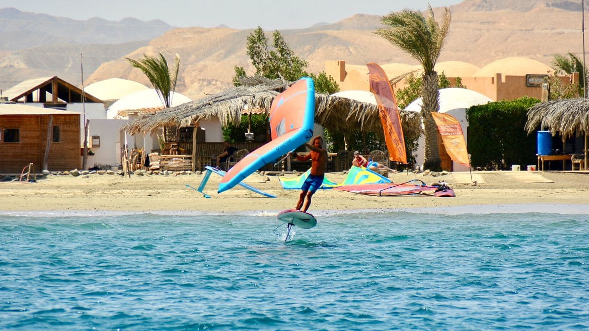 El Naaba: Wingen an der Kite- und Wing/Windsurf Station El Naaba: Wingen an der Kite- und Wing/Windsurf Station