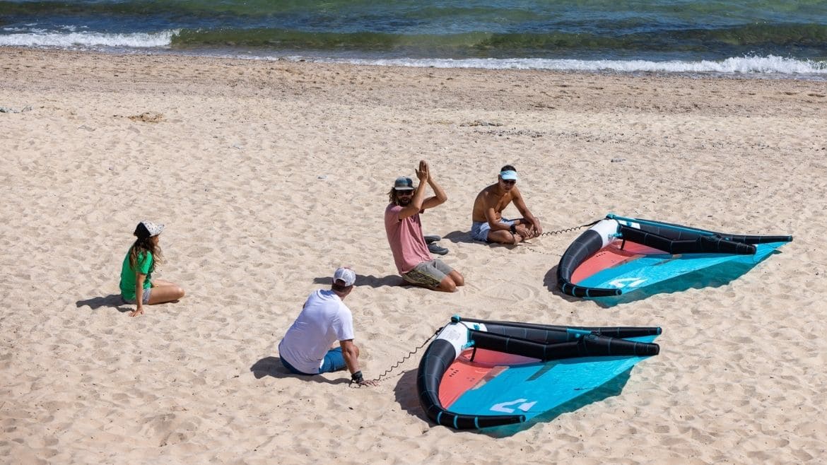 Wingfoilschulung am Strand der Station