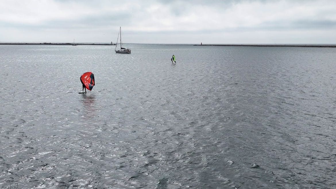 Algarve: Wingfoilen am Praia Grande in Ferragudo 